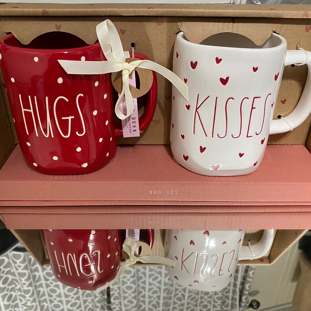 Rae Dunn Hugs Kisses Mug Set